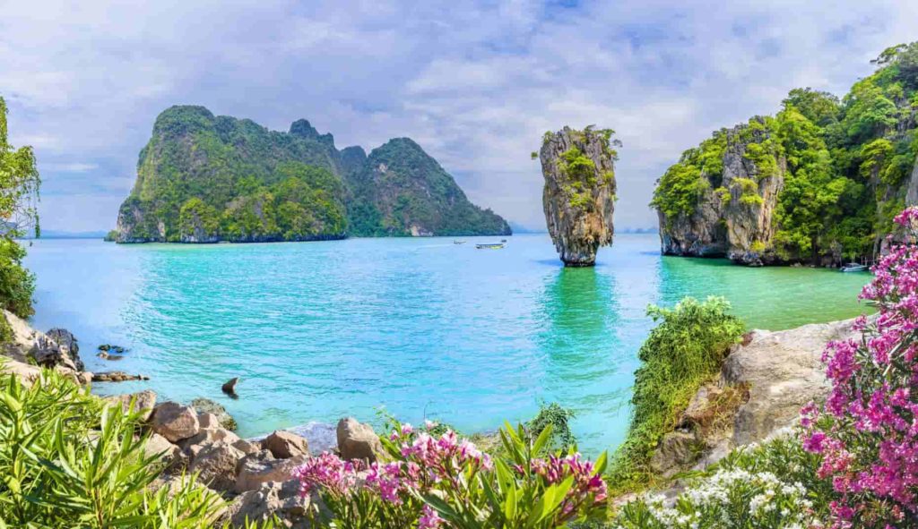 Ilha de James bond  em Phuket, na Tailândia, vazia, sem nenhum barco
