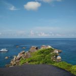 Vista do view point de Similan Island com apenas alguns barcos