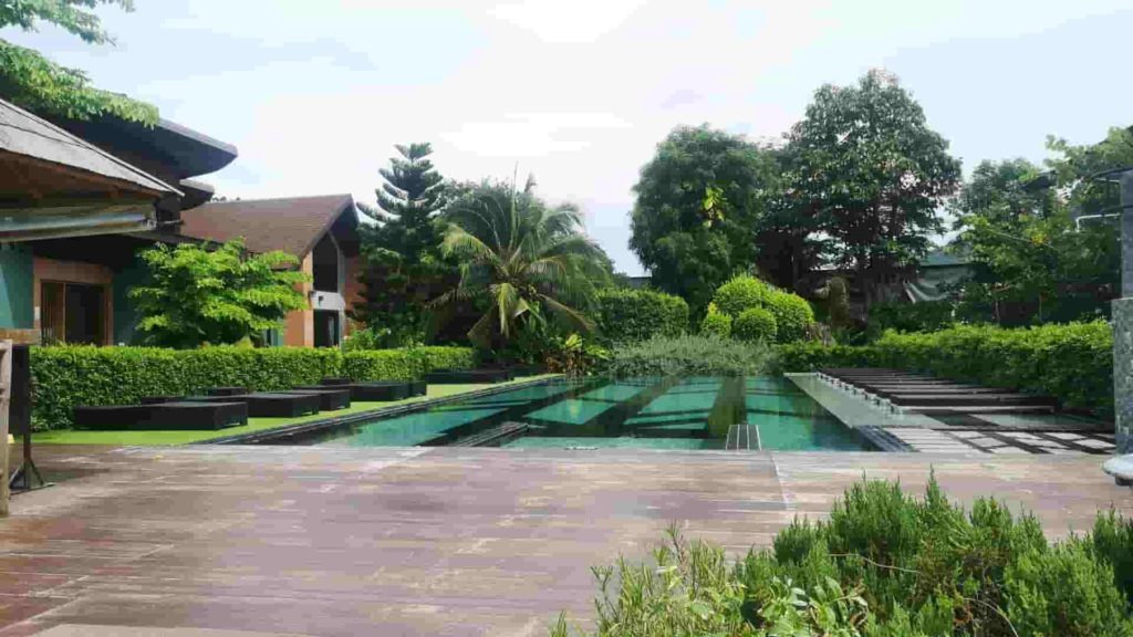 piscina vazia do Chao Koh Resort em Koh Phi Phi Don