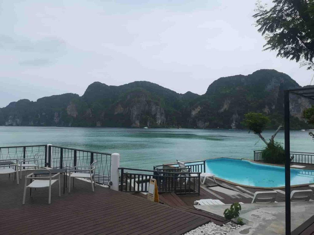 piscina do Don Chukit Resort em Phi phi na Tailândia