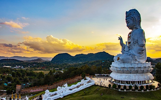 Buda Branco em Chiang Rai na Tailândia