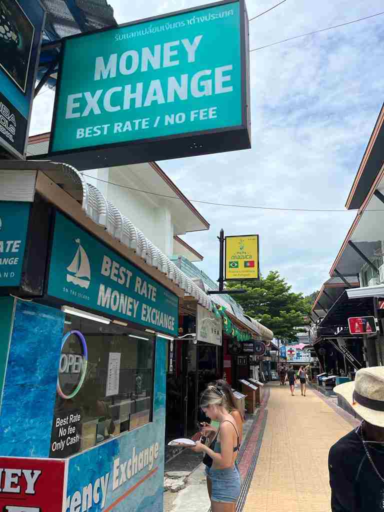 Casa de câmbio para trocar moeda em Phi Phi, na Taiândia
