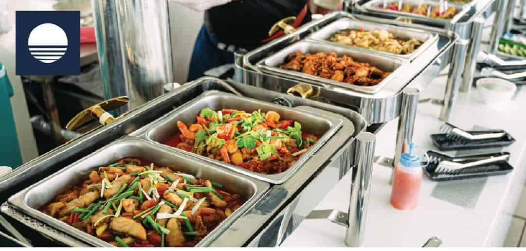 Buffet no passeio de luxo para James Bond em Phuket, na Tailândia.