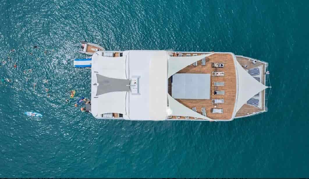 Barco de luxo utilizado para o passeio de luxo para James Bond, em Phuket.