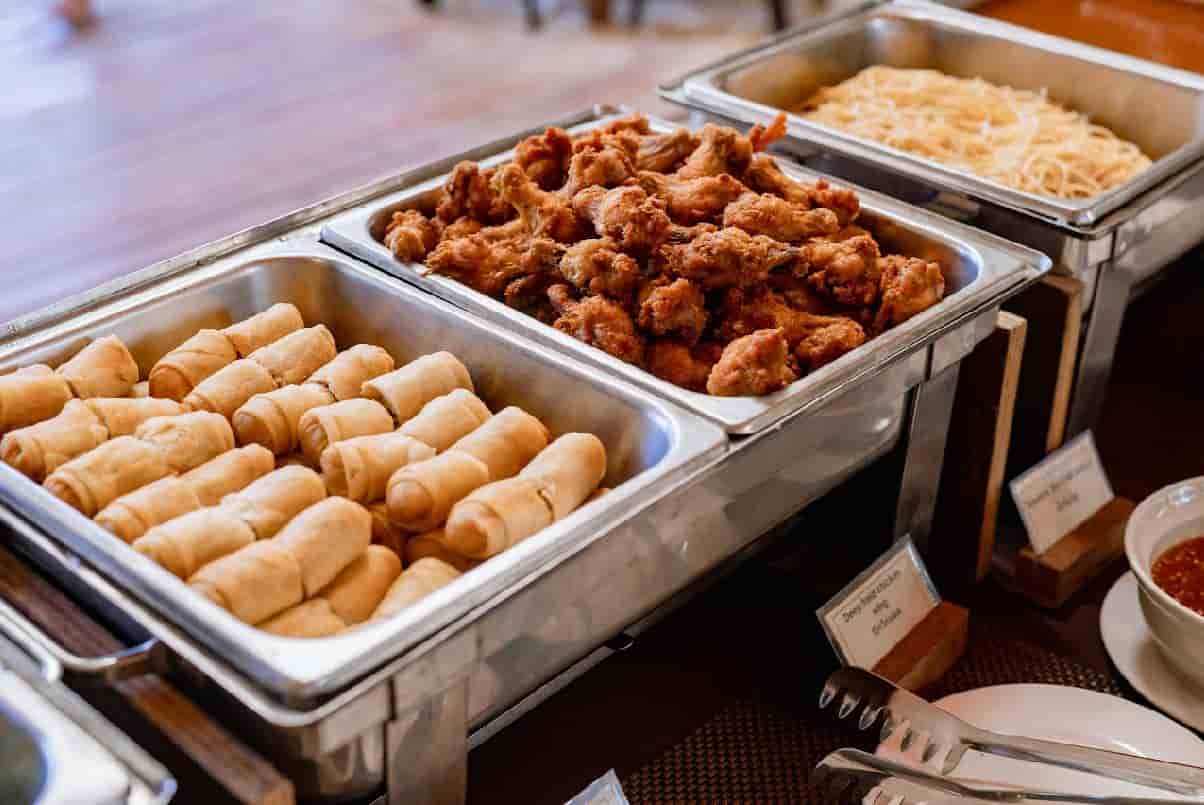 Buffet de almoço no passeio de Phuket para Phi Phi