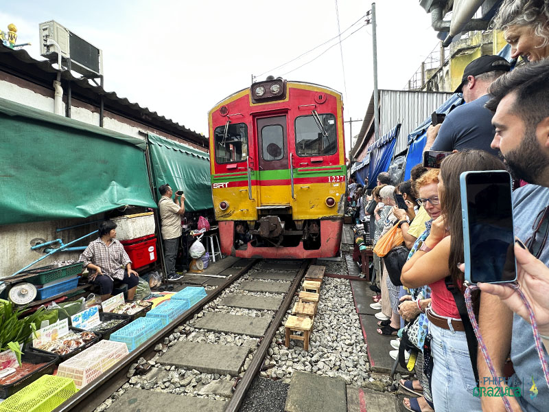 Mercado do Trem e Flutuante | Phi Phi Brazuca