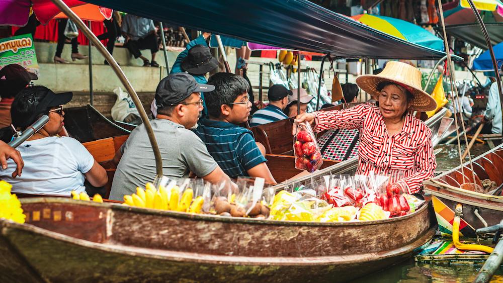 Mercado flutuante na Tailândia | Phi Phi Brazuca