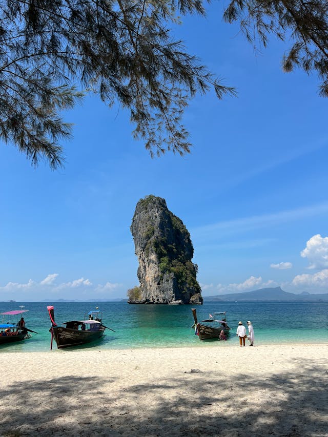 Krabi ou Koh Phi Phi? Qual é o melhor? | Phi Phi Brazuca