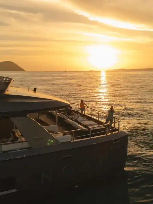 Barco VIP para um passeio saindo de Phuket para Phi Phi