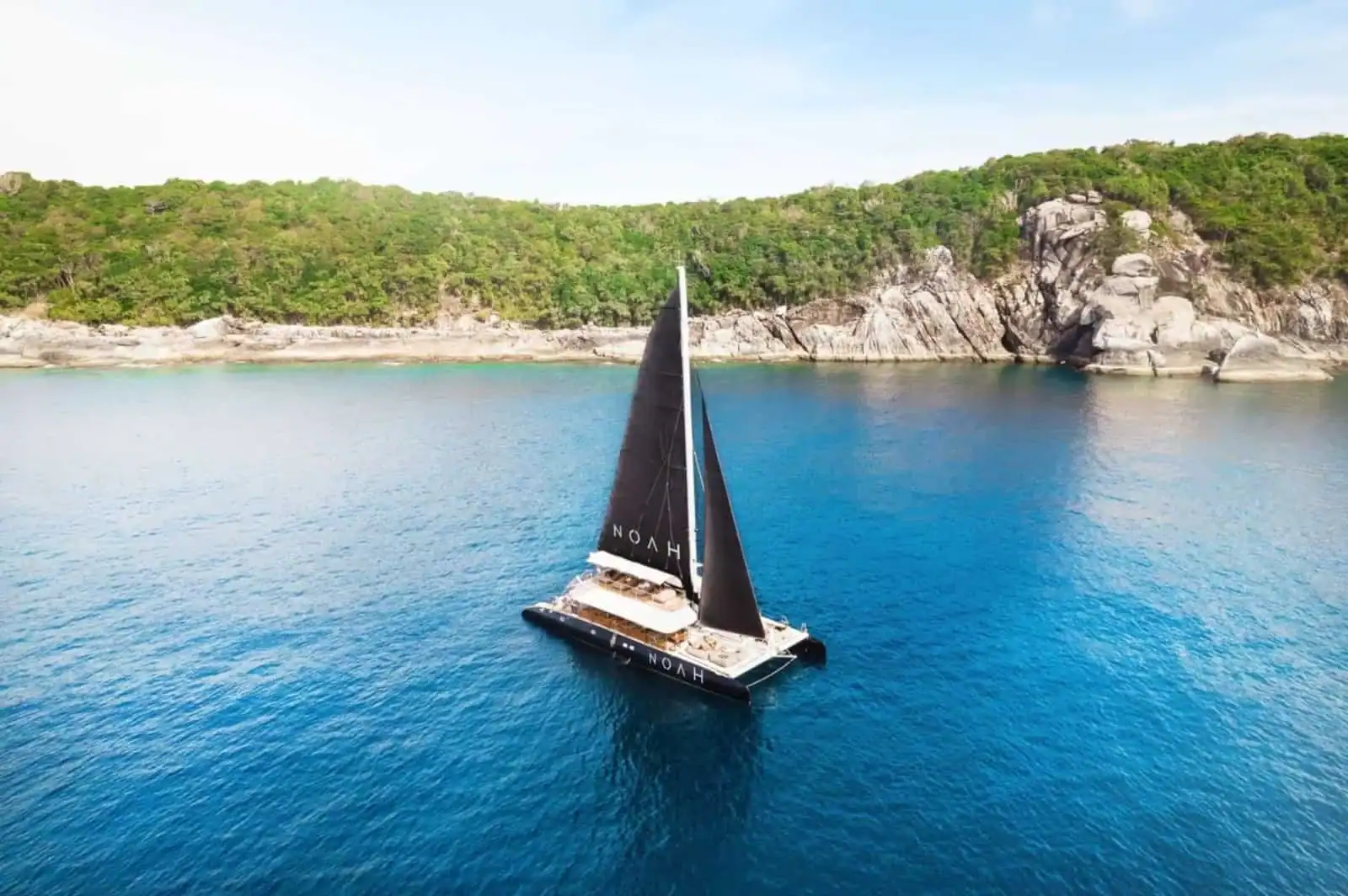 Barco de luxo para o passeio Coral e Racha saindo de Phuket